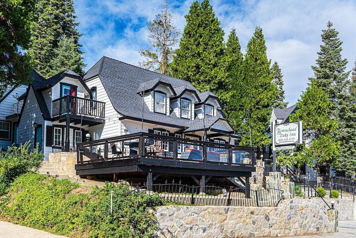 Arrowhead Lake Inn