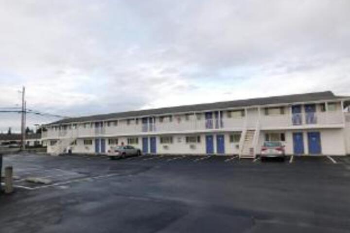 Sterling Motor Inn
