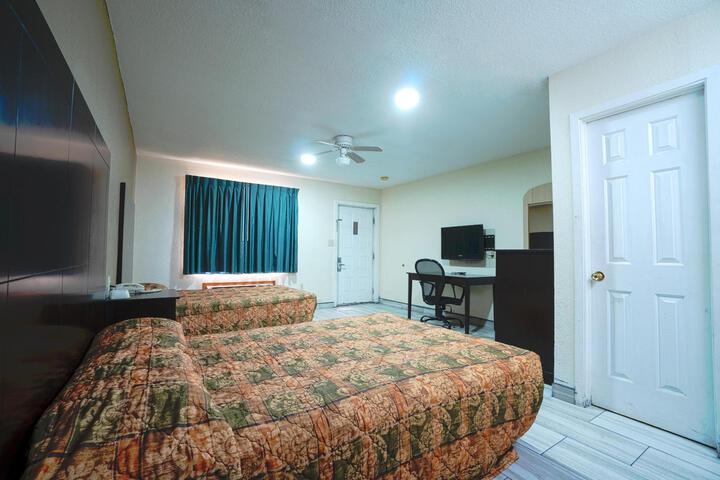 EXECUTIVE INN AND SUITES