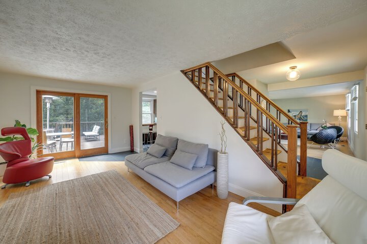 Charming Vacation Rental: 15 Mi to Pittsburgh