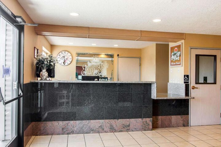 Hotel Interior 7 of 41