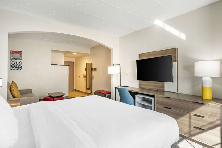 Room 32 of 41