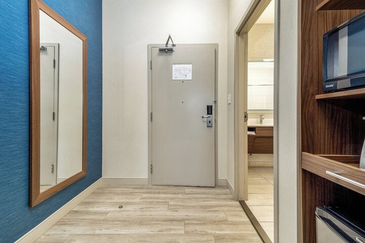 Room 66 of 348