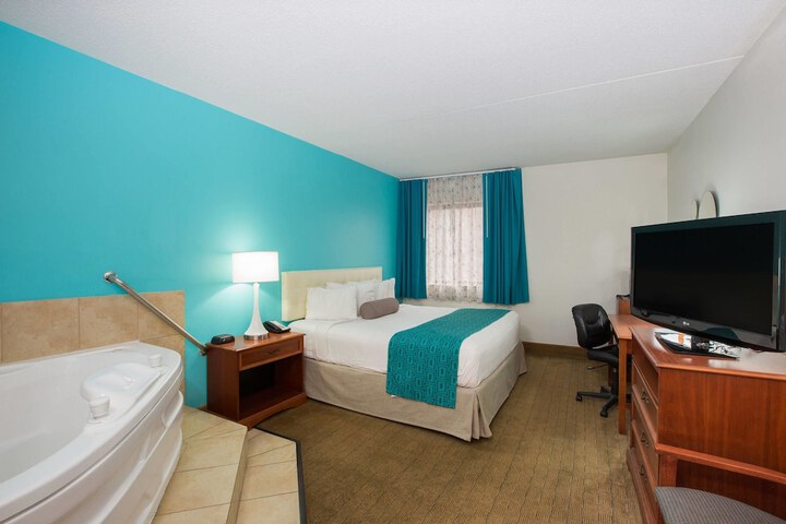 Howard Johnson by Wyndham Evansville East