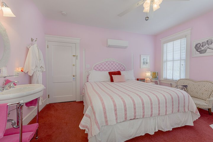 Room 17 of 77