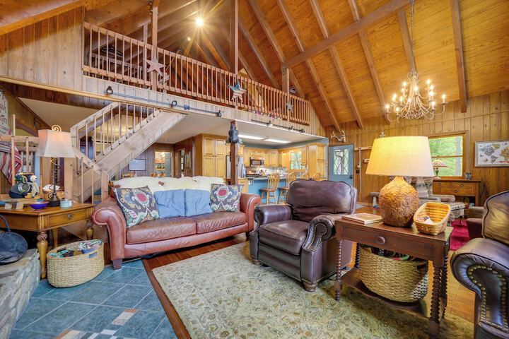 Robbinsville Vacation Rental w / Covered Balcony