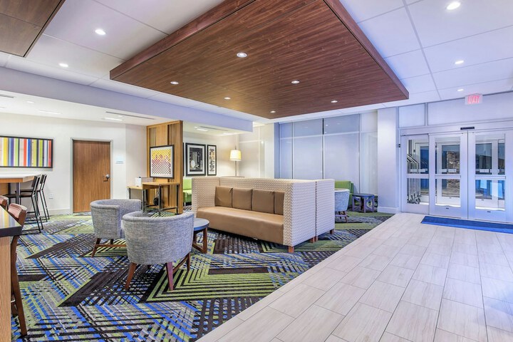 Holiday Inn Express & Suites La Grange by IHG