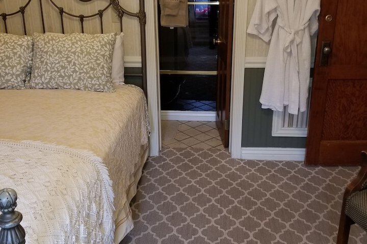 Room 26 of 223