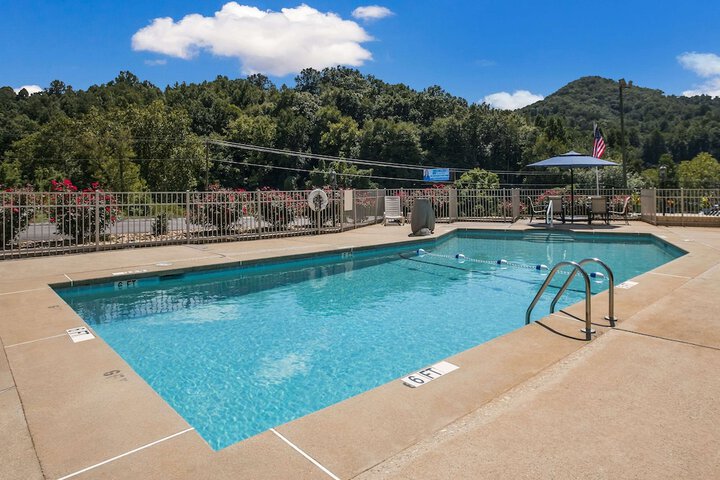Pool 10 of 53