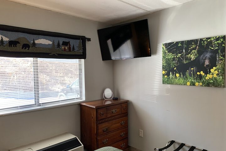Room 193 of 214