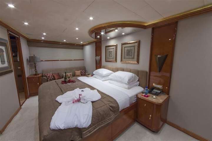 Room 6 of 15
