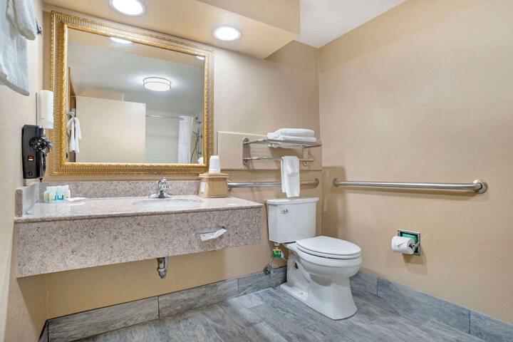 Quality Inn Brookhaven