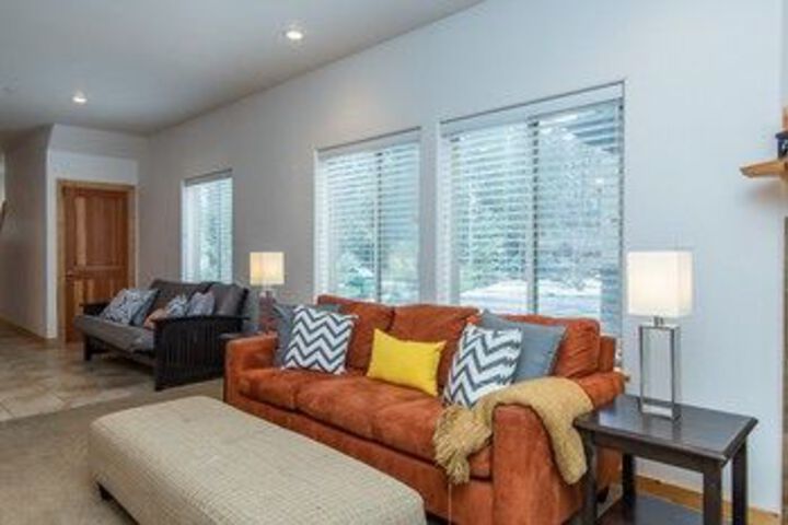 Spacious and Bright near Kings Beach by RedAwning
