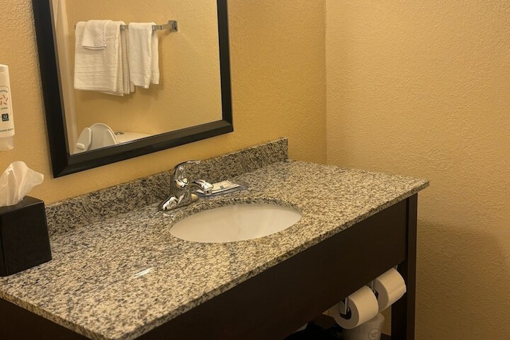 Quality Inn & Suites Bellville - Mansfield
