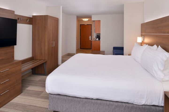 Holiday Inn Express & Suites Parkersburg-Mineral Wells by IHG