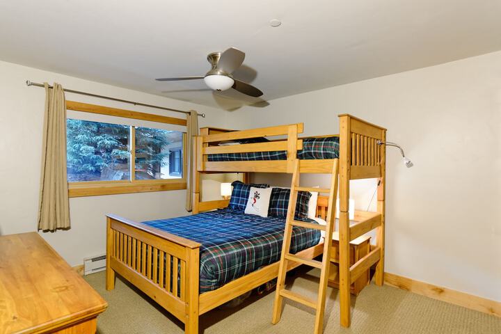 The Crestwood Condominiums