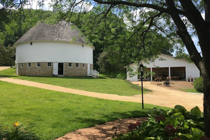Round Barn Farm B & B Event Center