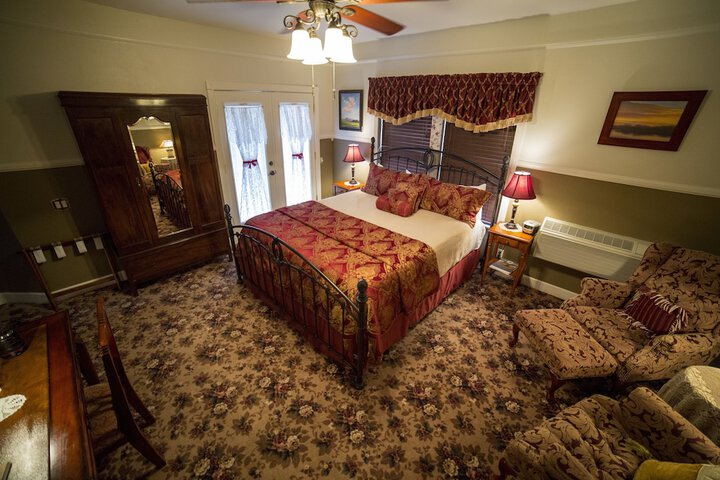 Room 83 of 132