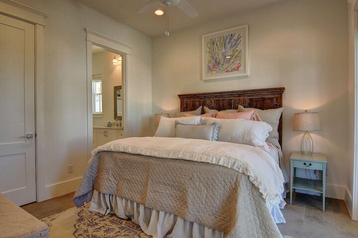 Room 15 of 32