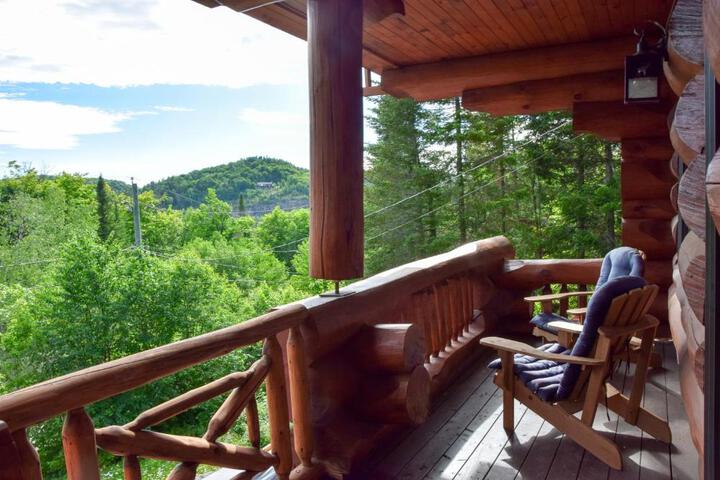 Breathtaking log house with HotTub - Winter paradise in Tremblant