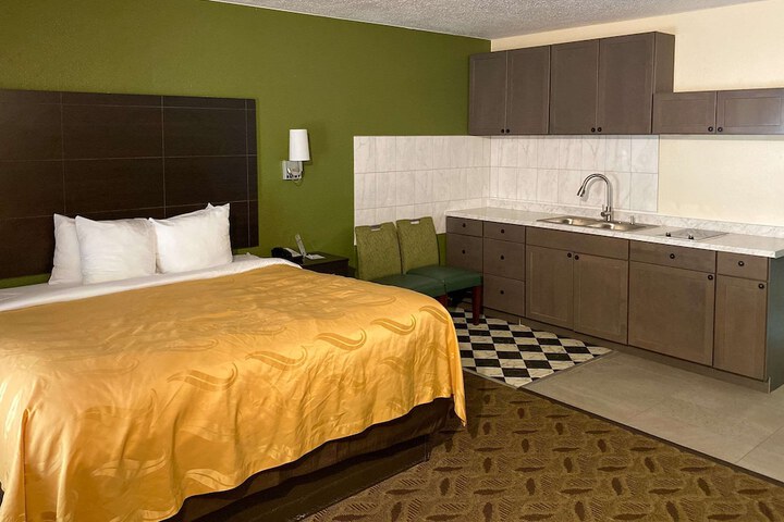 Room 25 of 40