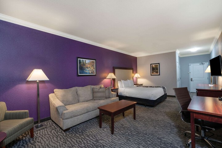 Room 27 of 51