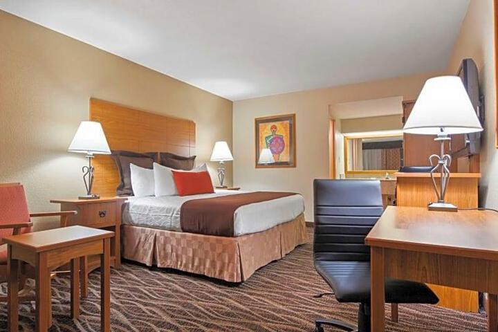 Best Western Plus Saddleback Inn & Conference Center