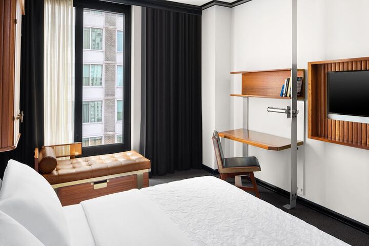 Room 25 of 53