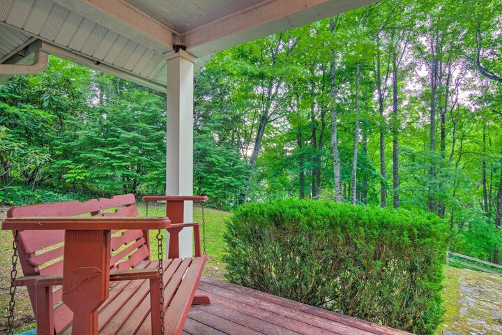 Rustic Linville Falls Cottage w / Fire Pit!