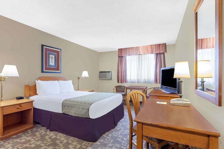 Room 10 of 14