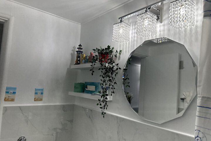 Room 8 of 28