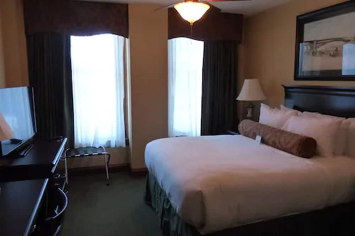 Room 25 of 57