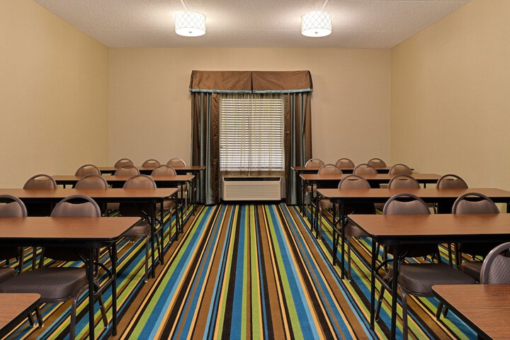 Holiday Inn Express & Suites St. Marys by IHG
