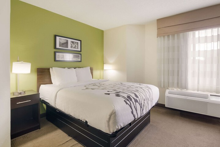 Room 18 of 28