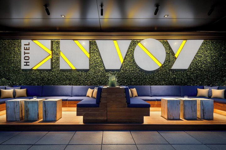Lounge 69 of 82