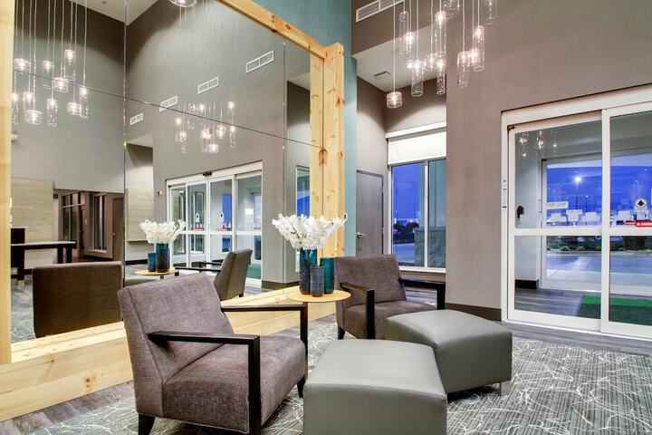 Holiday Inn & Suites Peoria at Grand Prairie by IHG