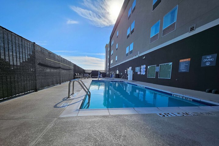 Pool 4 of 24