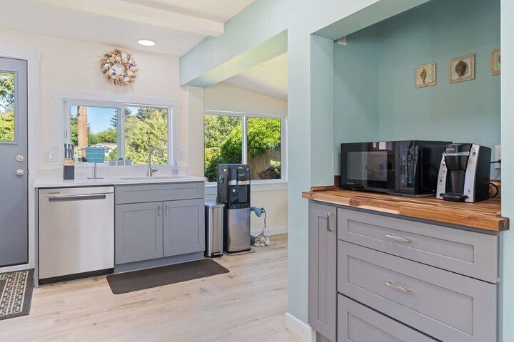 1 / 2 Mi to Ocean: Copalis Beach Hideaway!
