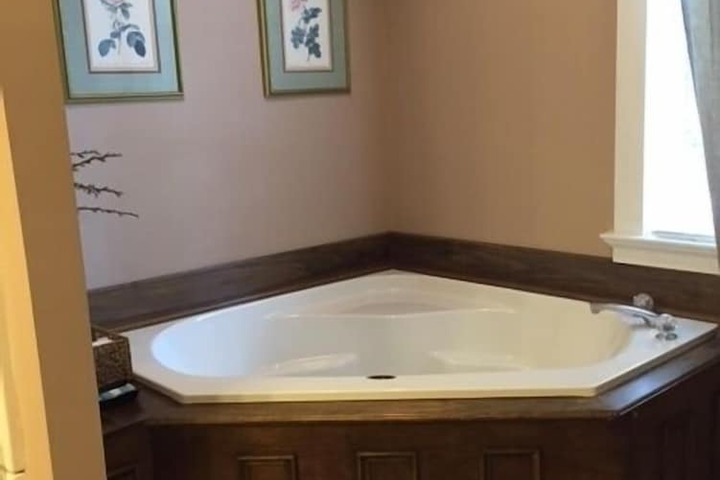 Hot Tub 31 of 34
