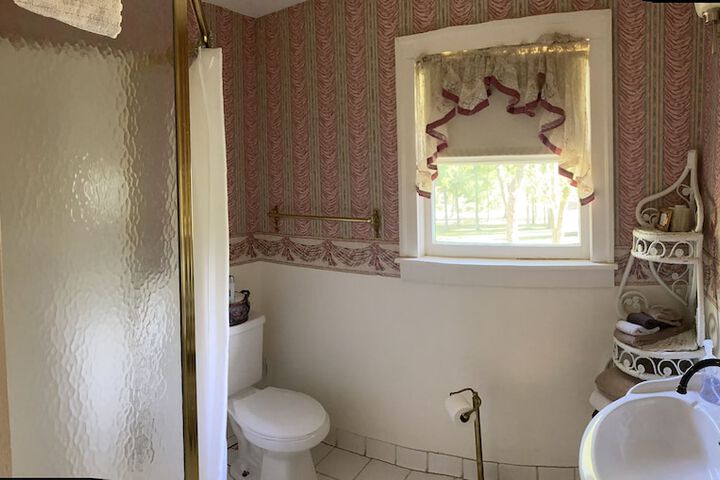 Room 13 of 33