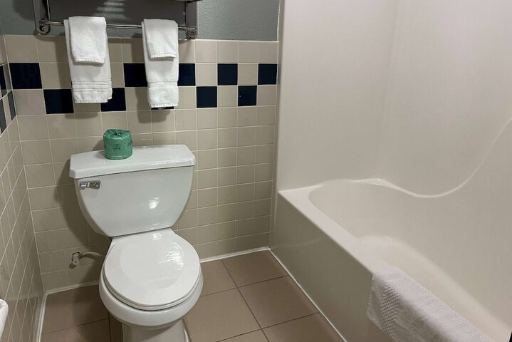 Room 8 of 25