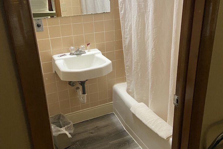 Room 25 of 61