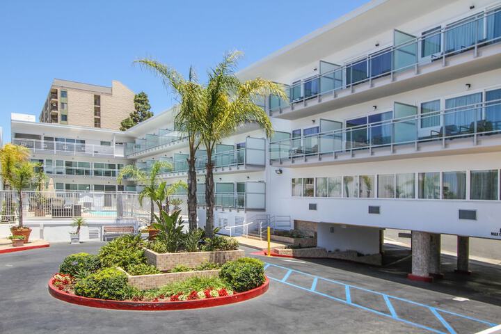 Hotel 4 of 52