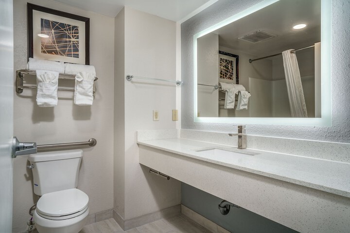 Room 5 of 15