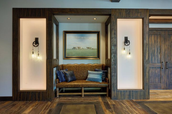 Lounge 93 of 100