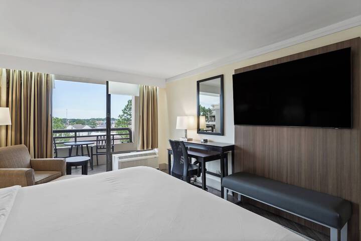 Crowne Plaza Executive Center Baton Rouge by IHG