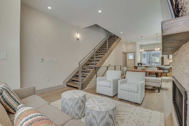 Silverthorne Townhome w / Hot Tub: Walk to Town!