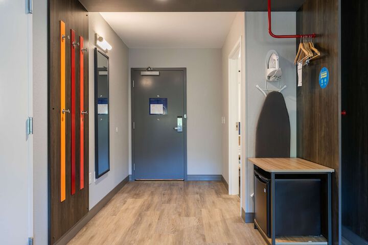 Room 14 of 37
