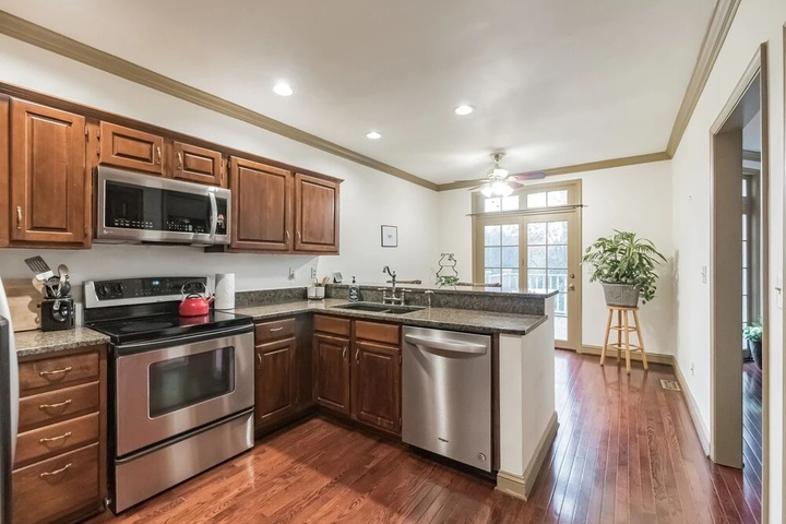 Beautiful Villa in The Heart of Historic Downtown Bel Air! 3 Bedroom Villa by Redawning