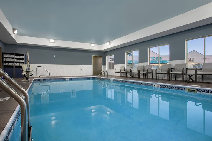 Holiday Inn Express Hotel & Suites Clinton by IHG